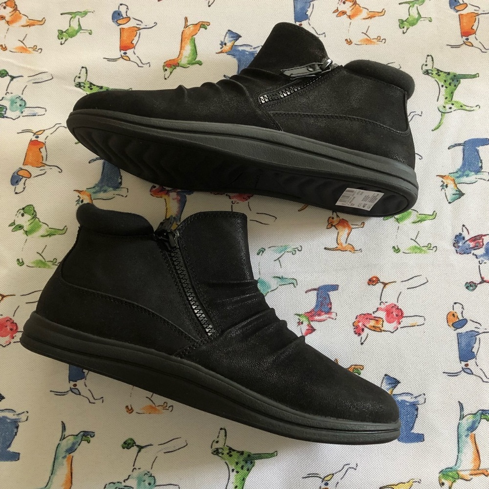 Clarks Cloudsteppers “Breeze. Range” bootie NWT